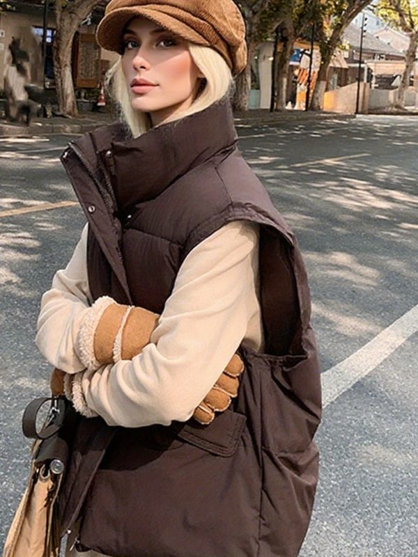 a flexible coat with a relaxed stand up collar, perfect for keeping warm during the autumn and winter seasons.