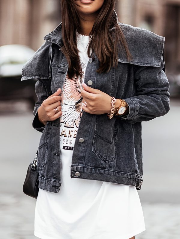2025 must have women's vintage denim jacket cropped long sleeve distressed shacket with frayed details, light gray washed jean outerwear for spring summer casual chic look, allseason jacket, frayed edge design, distressed details