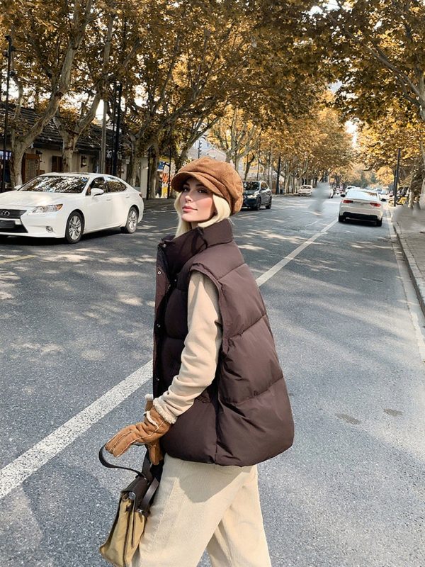 a flexible coat with a relaxed stand up collar, perfect for keeping warm during the autumn and winter seasons.
